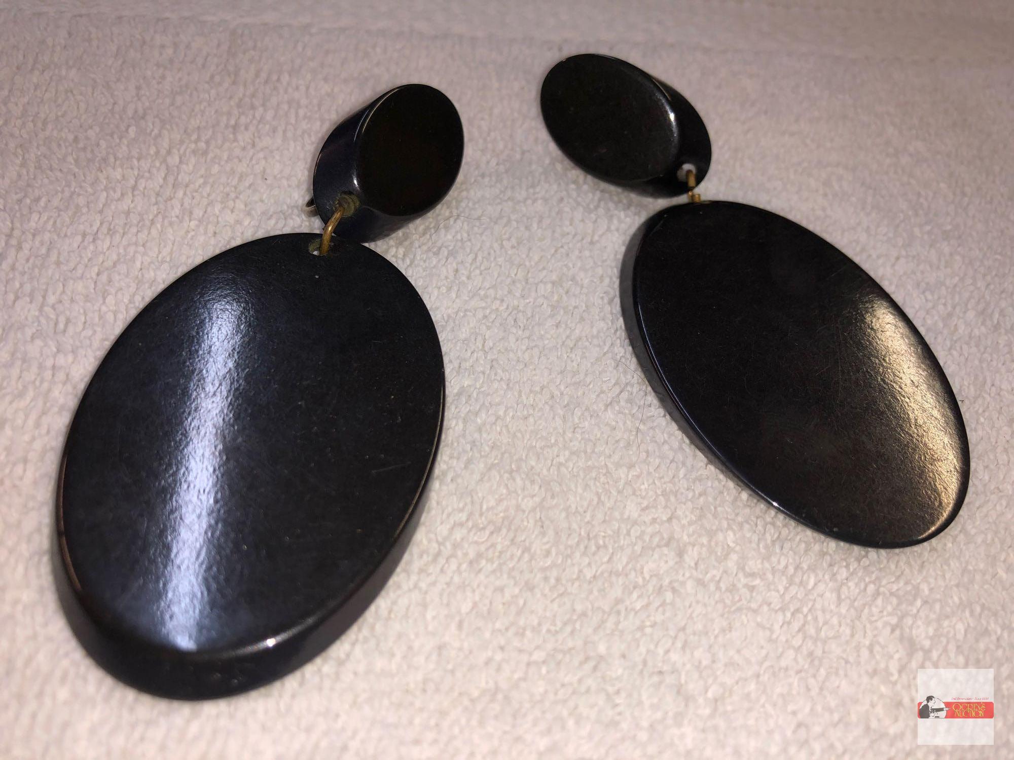 Jewelry - Demi-parure set Bakelite bangle bracelet and clip-on earrings