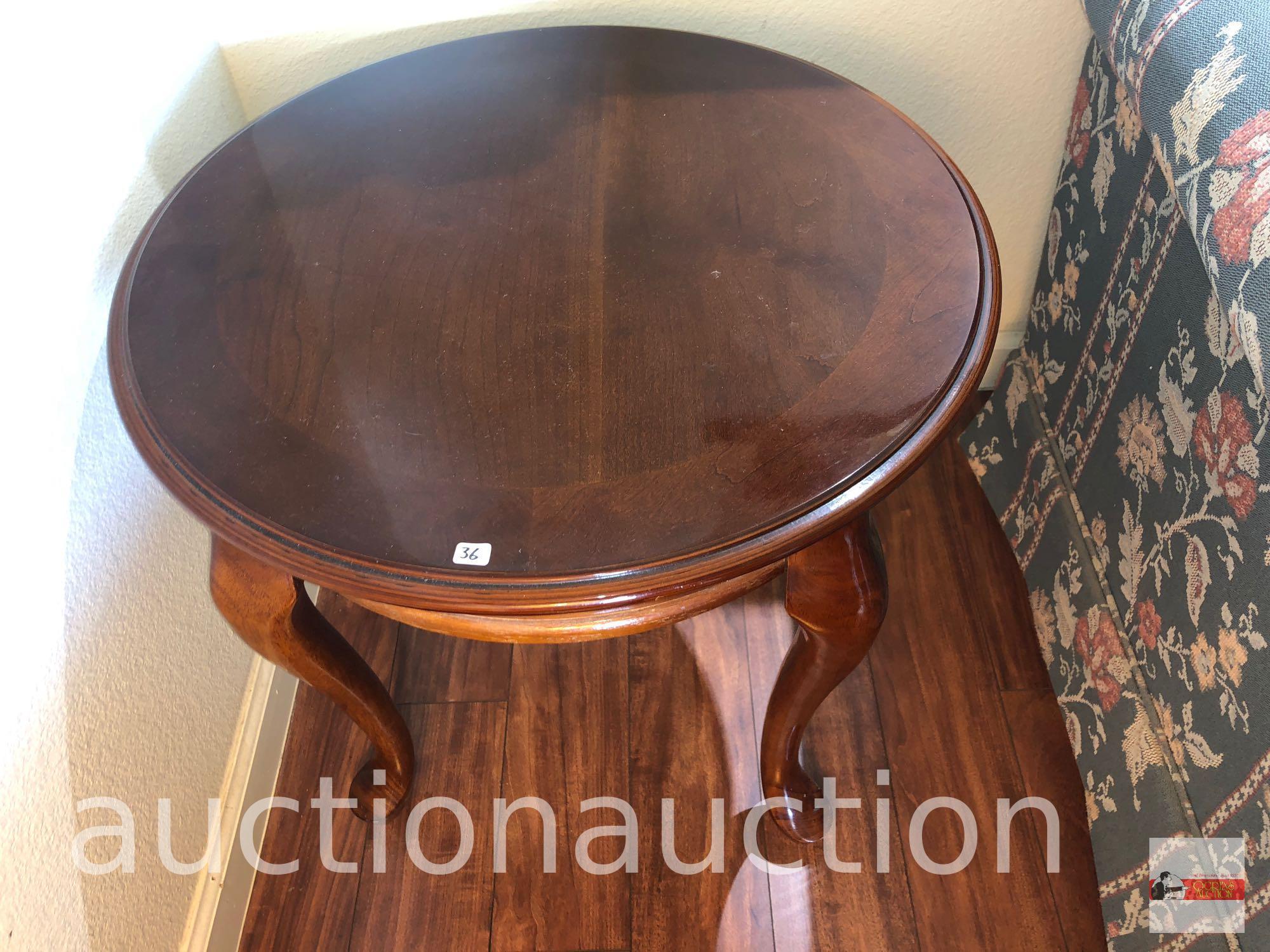 Furniture - Round end table, Queen Anne legs, 24"wx21"h