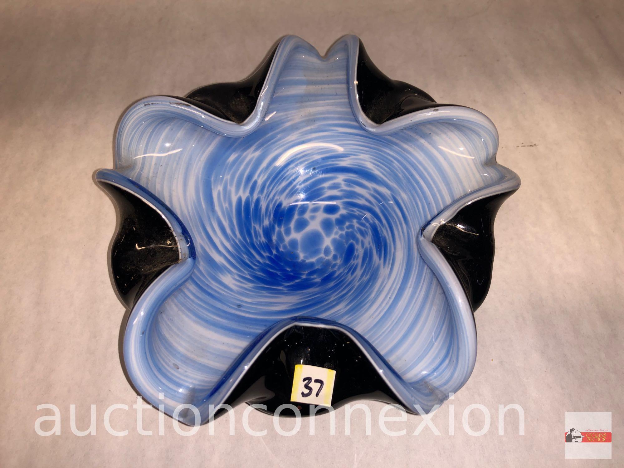 Art Glass - blue/white dish