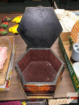 Vanity decor - Pineapple clock, hexagon storage box