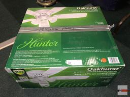 Hunter Oakhurst white Ceiling Fan, in box, says missing a part???