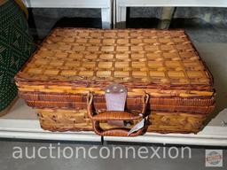 Picnic Basket with dishes & utensils, new in packages, 12"dx18"w