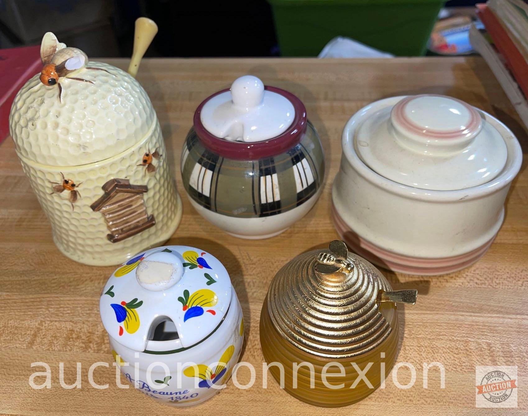 5 Honey, sugar & condiment dishes with lids, (bee top missing 1 wing)