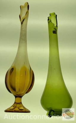 2 Art glass vases