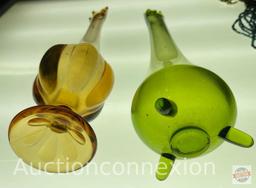 2 Art glass vases