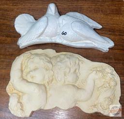 2 Wall plaques