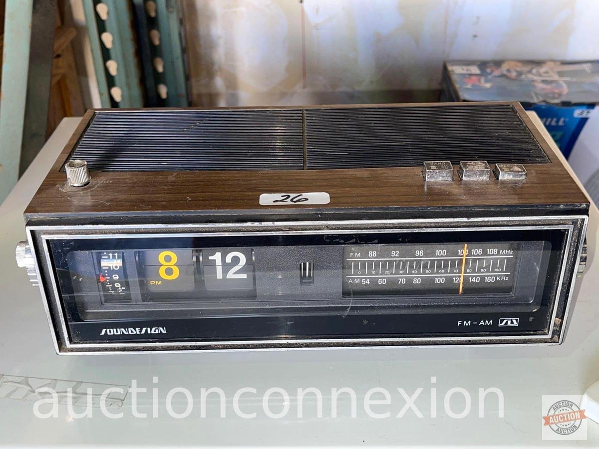 Vintage Sound Design Clock Radio