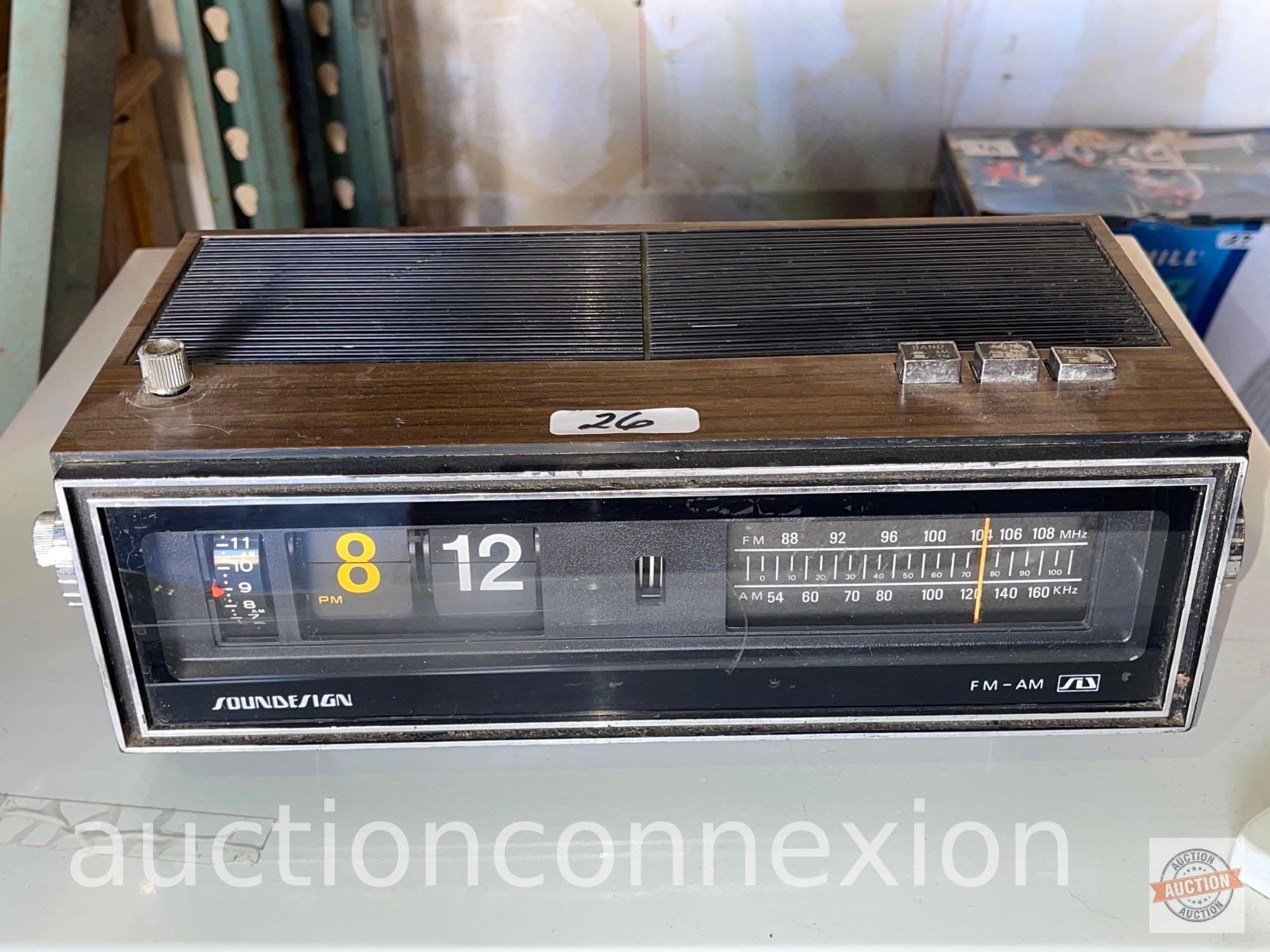 Vintage Sound Design Clock Radio