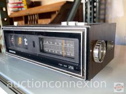 Vintage Sound Design Clock Radio