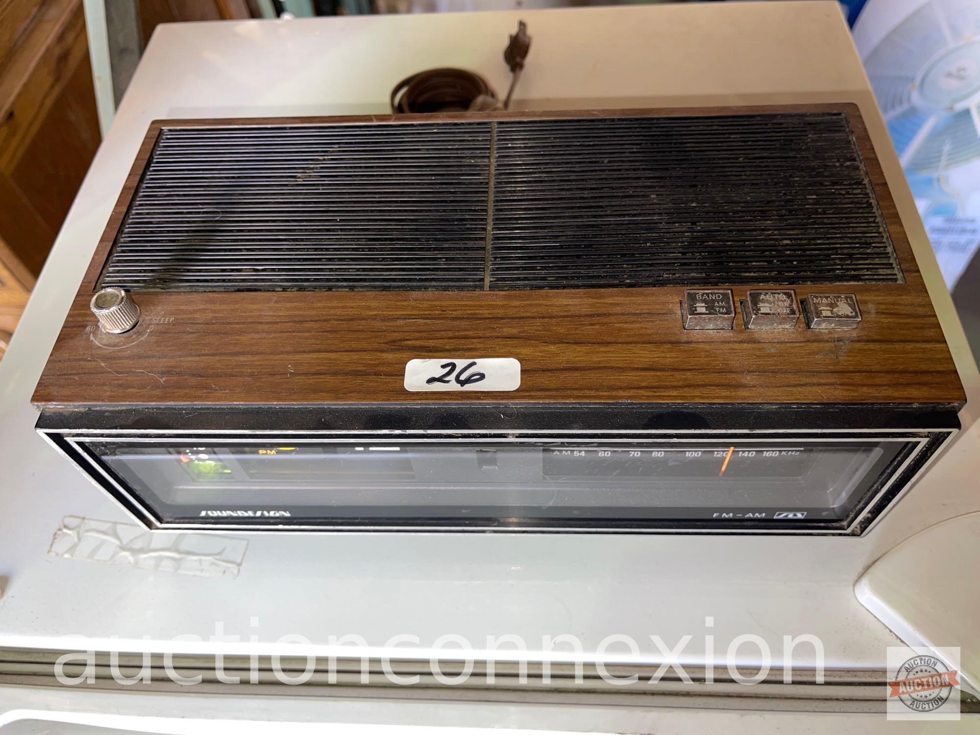 Vintage Sound Design Clock Radio
