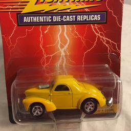 Collector NIP Johnny Lightning Authentic De-Cast Replicas 1941 Willy's Coupe Car