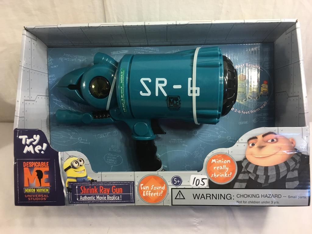 New Collector Universal Studios  Despicable Me Minion Mayhem Shrink Ray Gun Size:9x13.5" Box