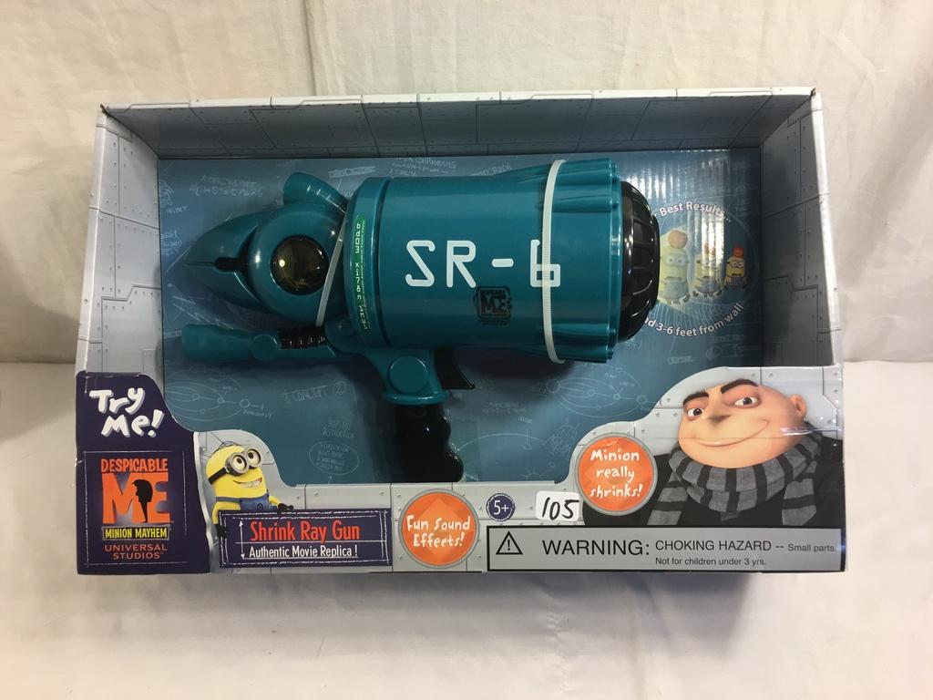 New Collector Universal Studios  Despicable Me Minion Mayhem Shrink Ray Gun Size:9x13.5" Box