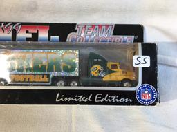 Collector '99 NFL Team Collectible Packers Footbal Limited Edition  1:80 Scale Rep. Transporter Truc