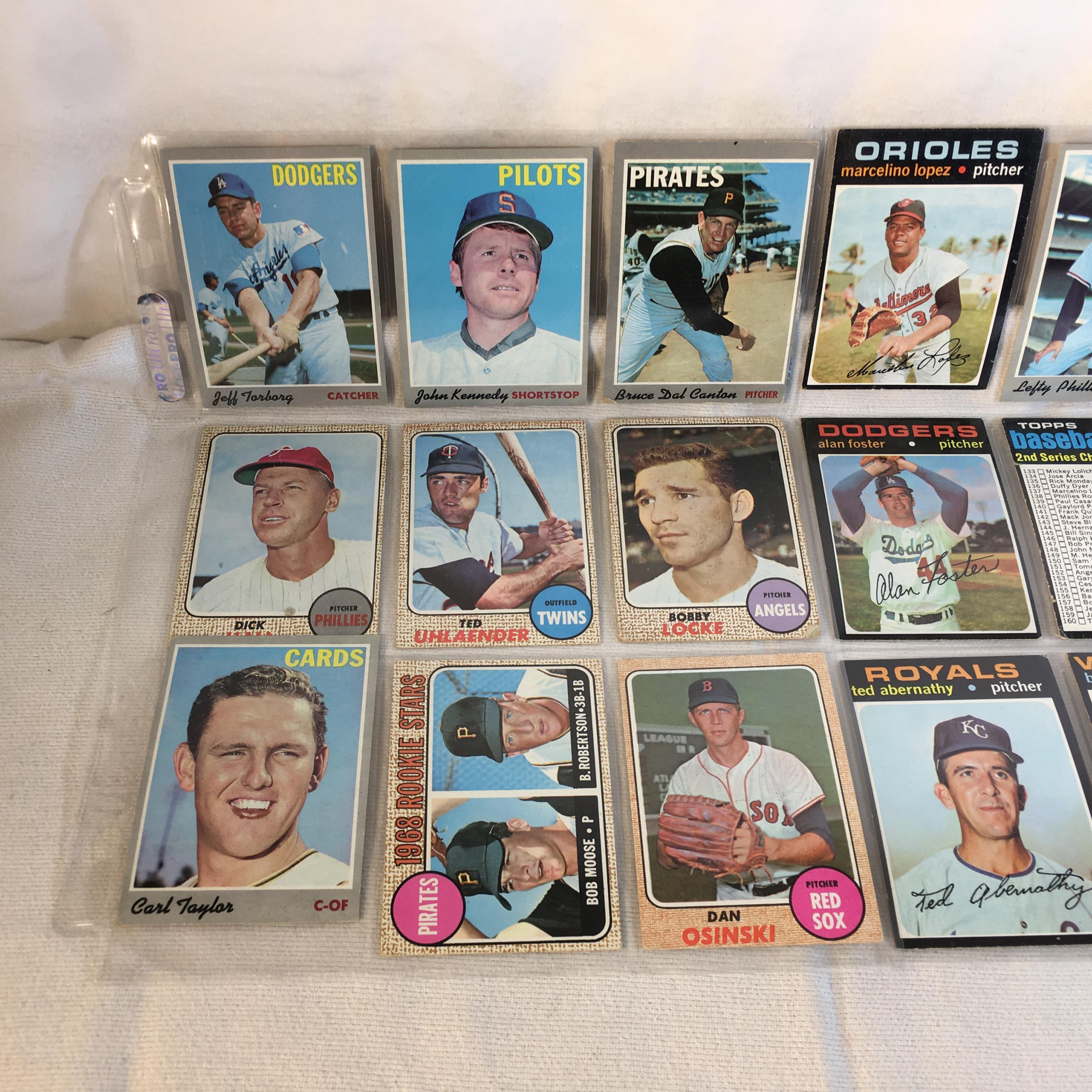 Lot of 18 Pcs Collector Vintage  MLB Baseball  Sport Trading Assorted Cards & Players - See Photos