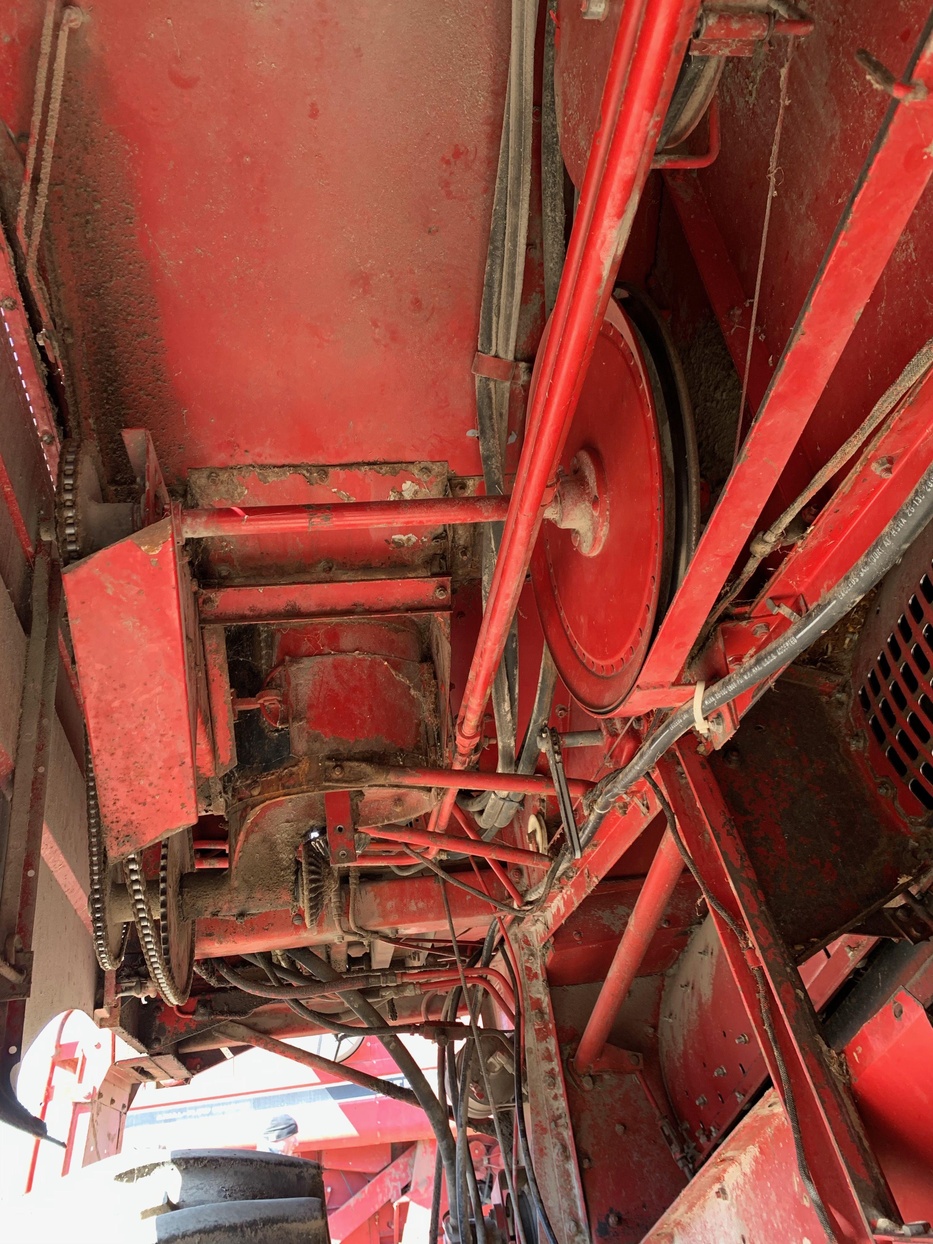 IH 1440 Axial Flow Combine, 23.1-26 Rubber,