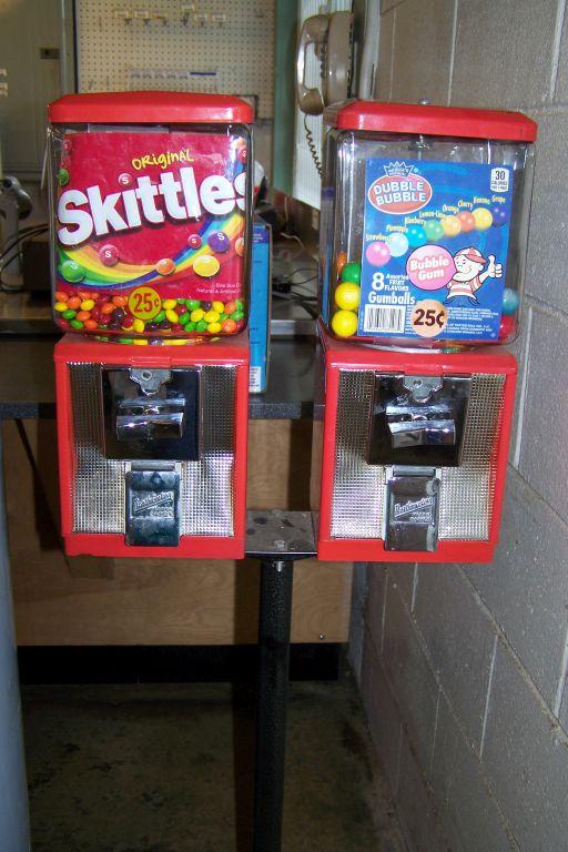 DOUBLE BUBBLE GUM MACHINE W/ GUM BALLS