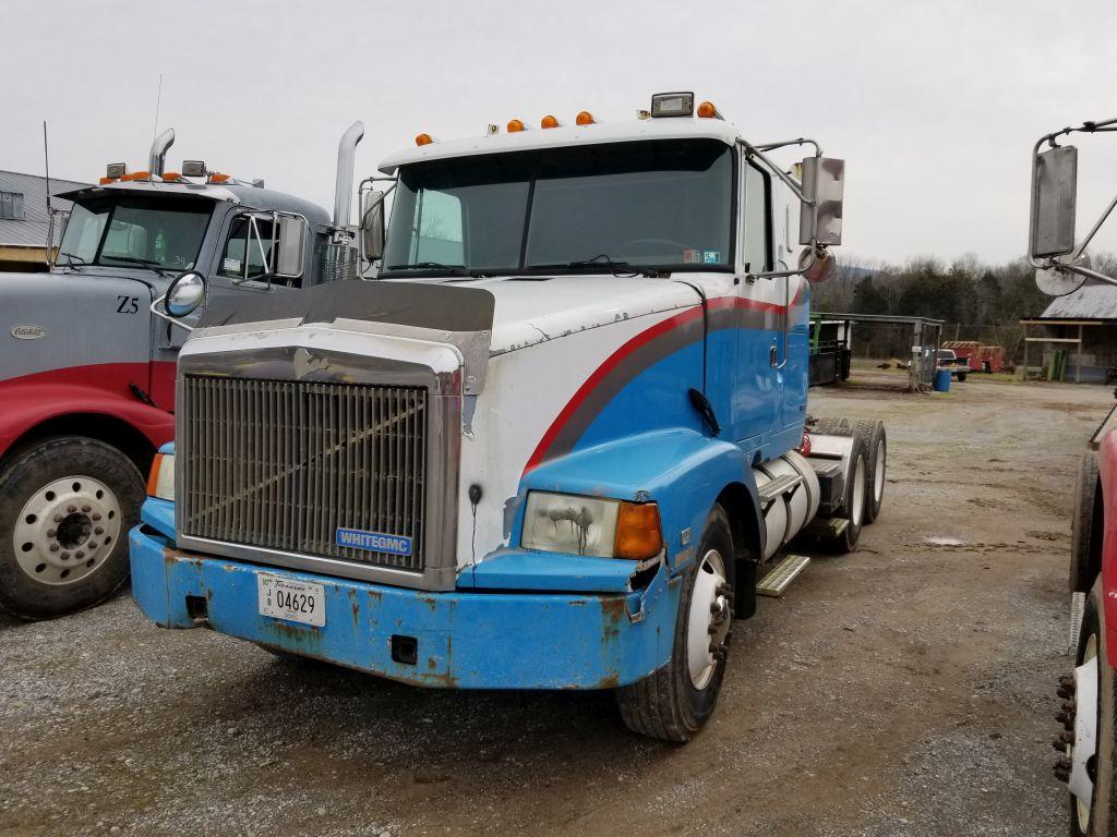 1995 VOLVO SLEEPER TRUCK, 60 SERIES DETROIT ENGINE, ROCKWELL 9 SPEED TRANS,