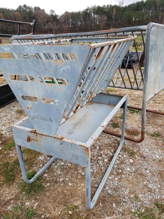 GREY HAY FEEDER 4' WIDE X 5' TALL