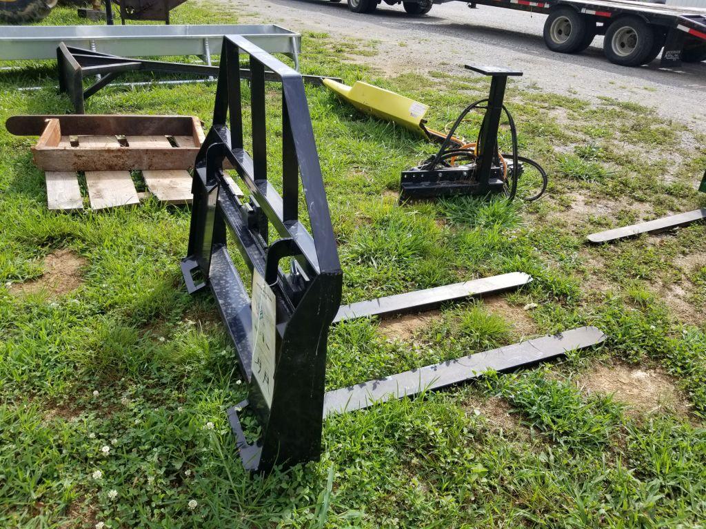 UNUSED QUICK ATTACH MOWERKING 48" PALLET FORKS, S: SA22030709