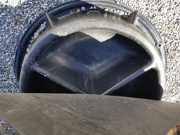 UNUSED 50LB MINERAL FEEDER