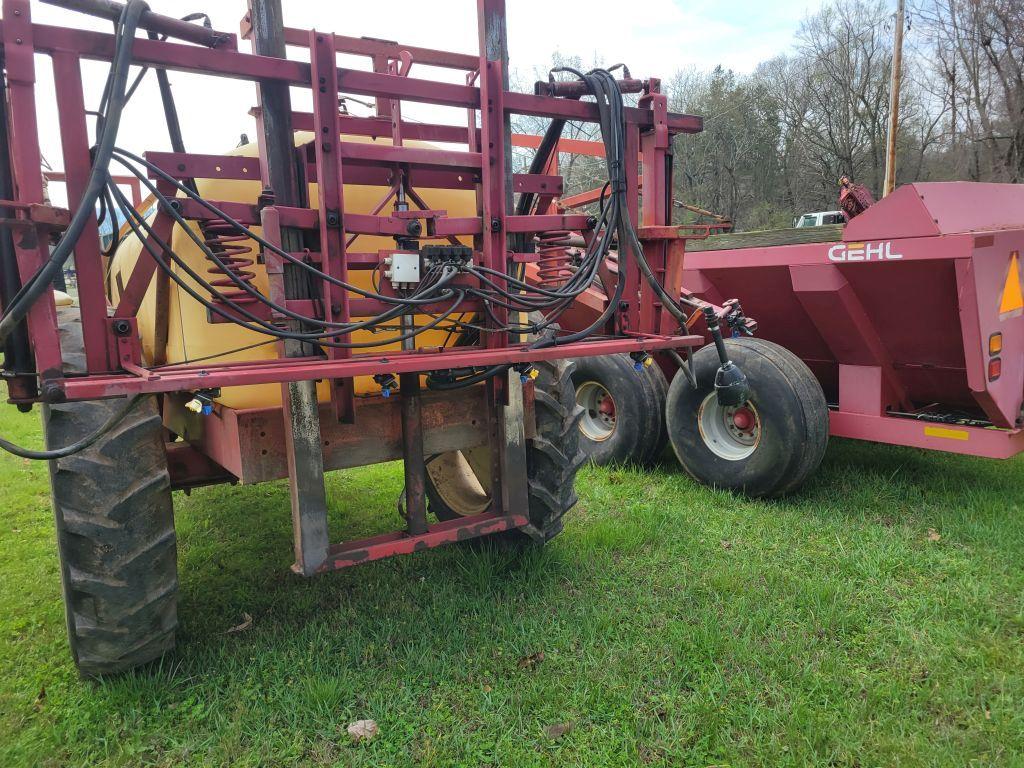 HARDEE 1000 SPRAYER, 60' BOOM, WITH FOAM MARKERS, WITH MONITOR, HAS BEEN WI