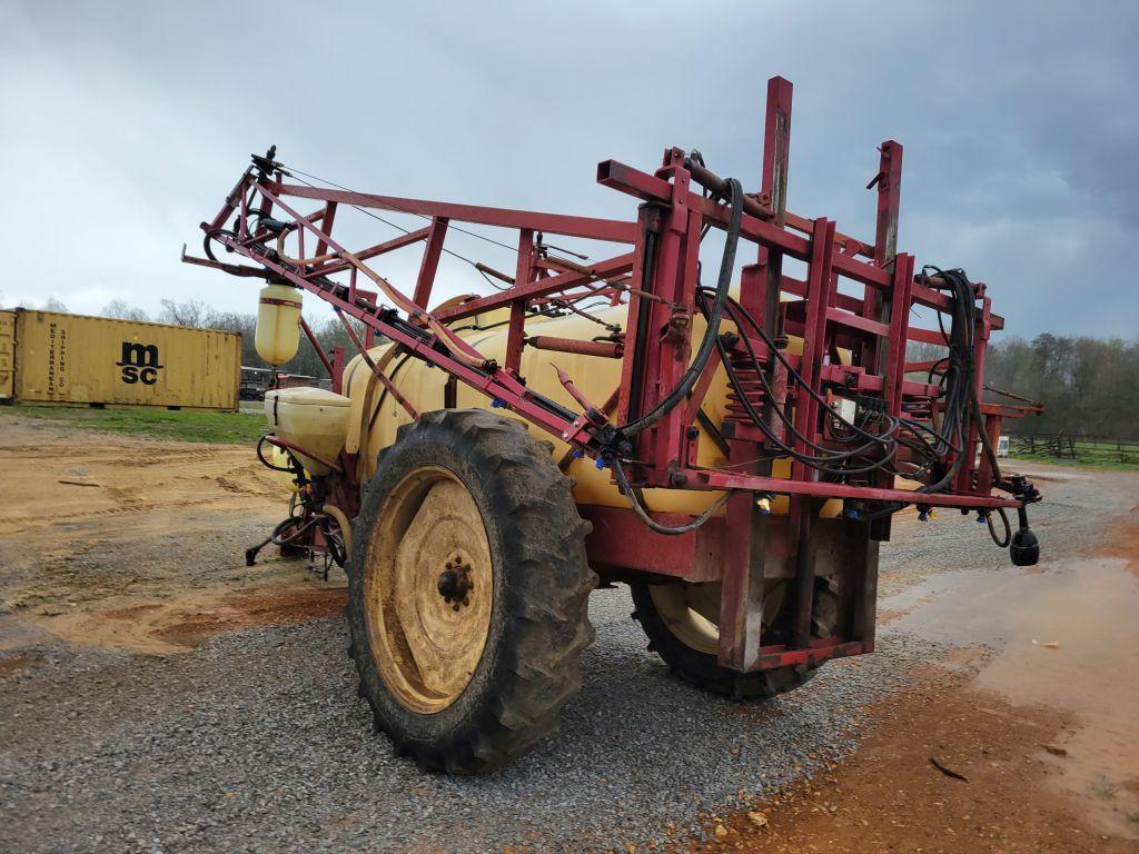 HARDEE 1000 SPRAYER, 60' BOOM, WITH FOAM MARKERS, WITH MONITOR, HAS BEEN WI