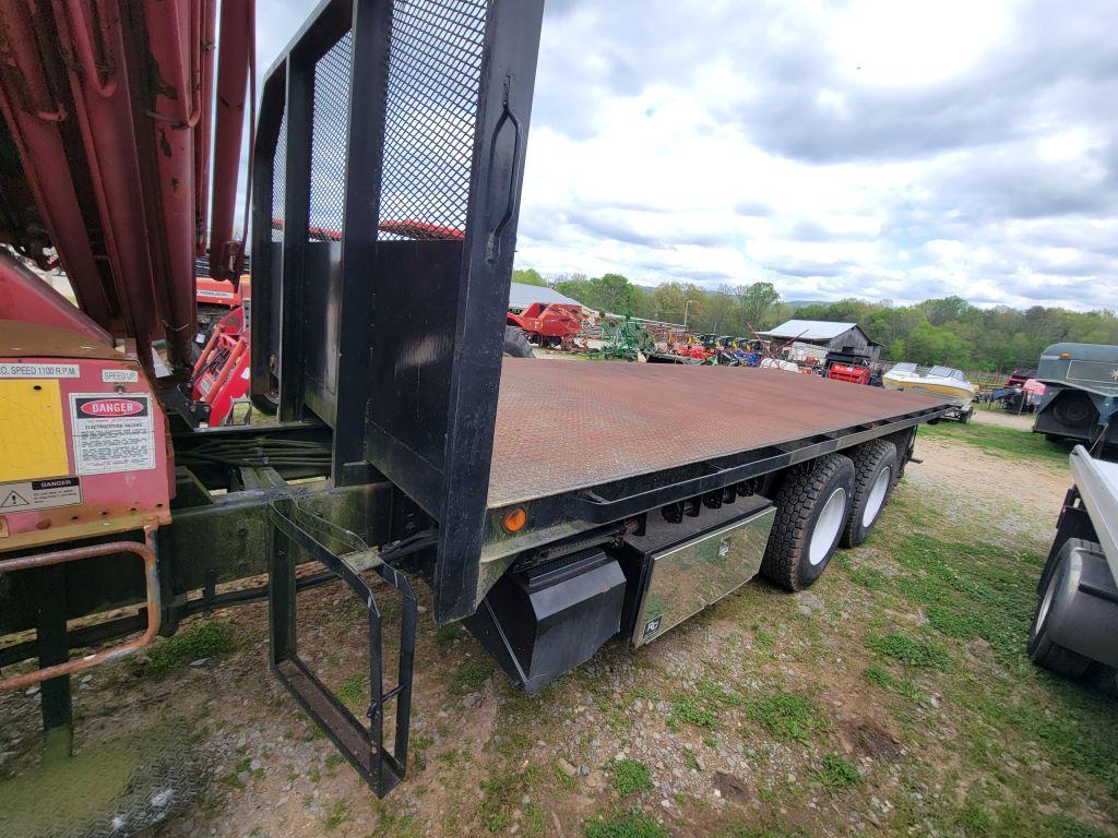 2006 INTERNATIONAL 7400 CRANE TRUCK, DT466, EATON FULLER 8LL, 26’ STEEL FLA