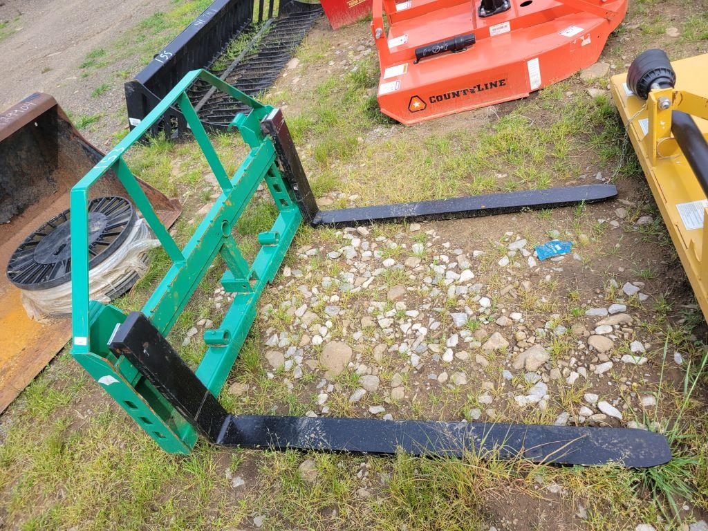 JOHN DEERE 48" PIN STYLE PALLET FORKS