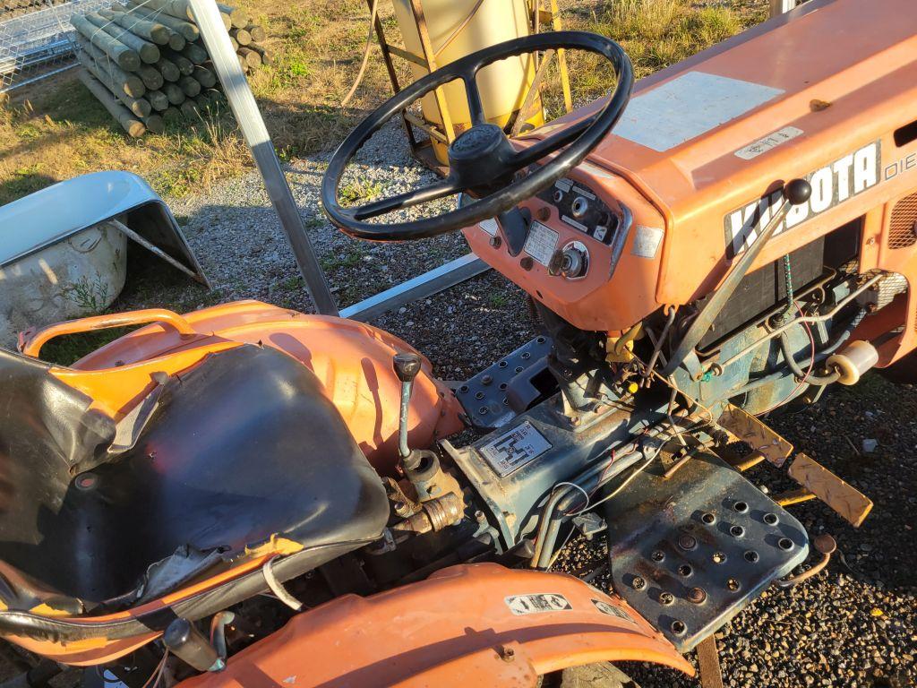 KUBOTA B7100 TRACTOR, 4WD, RUNS/DRIVES, HOURS SHOWING: 1808,