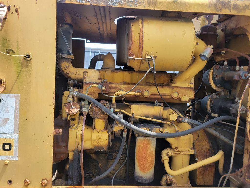 CATERPILLAR 930 LOADER, INOPERABLE-CRACK IN BLOCK, 9' BUCKET, HOURS SHOWING