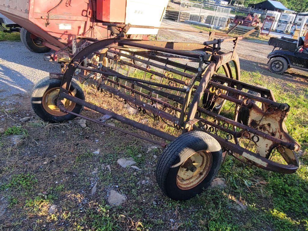 NEW HOLLAND 256 HAY RAKE WITH DOLLY WHEELS