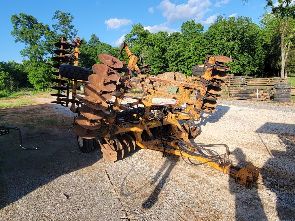 20' TAYLORWAY PULL TYPE DISC HARROW, HYDRAULIC FOLD