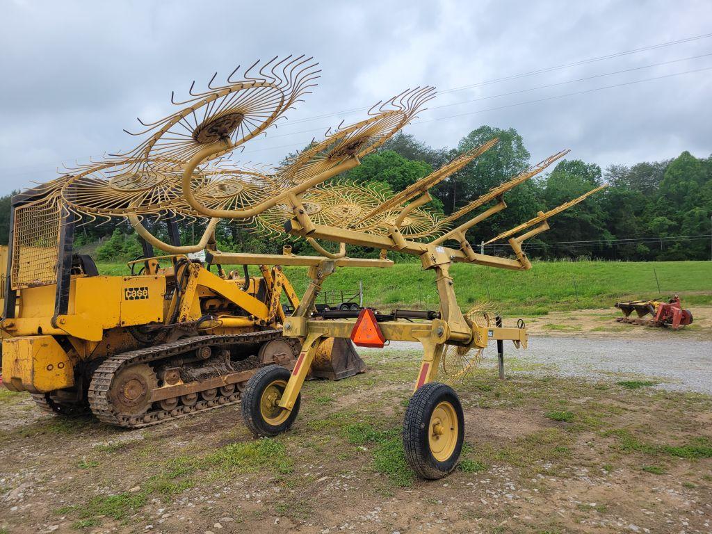 VERMEER PULL BEHIND 10 WHEEL VR1022 HAY RAKE WITH EXTRA WHEEL