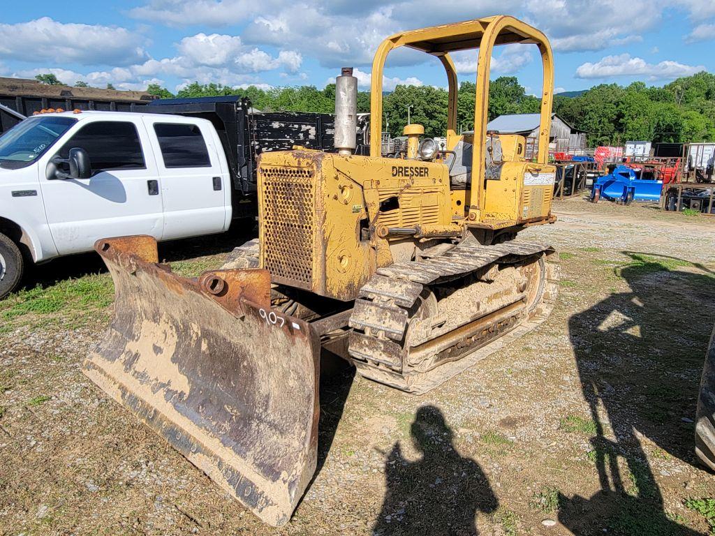 DRESSER TD-7E DOZER, HOURS SHOWING: 5559, RUNS/DRIVES, S: 44100200009907, S