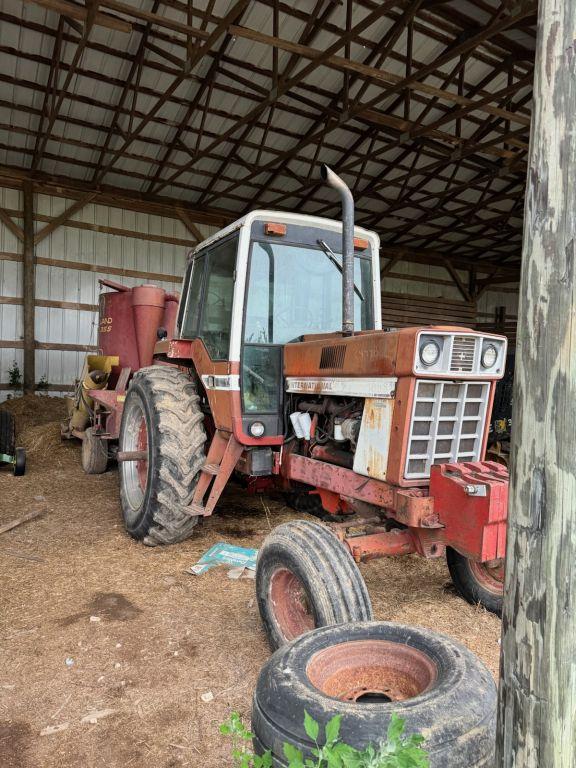 INTERNATIONAL 1086 CAB TRACTOR, RUNS/DRIVES, PTO WORKS-HAS BEEN REDONE-HAS NEW PTO PACK,