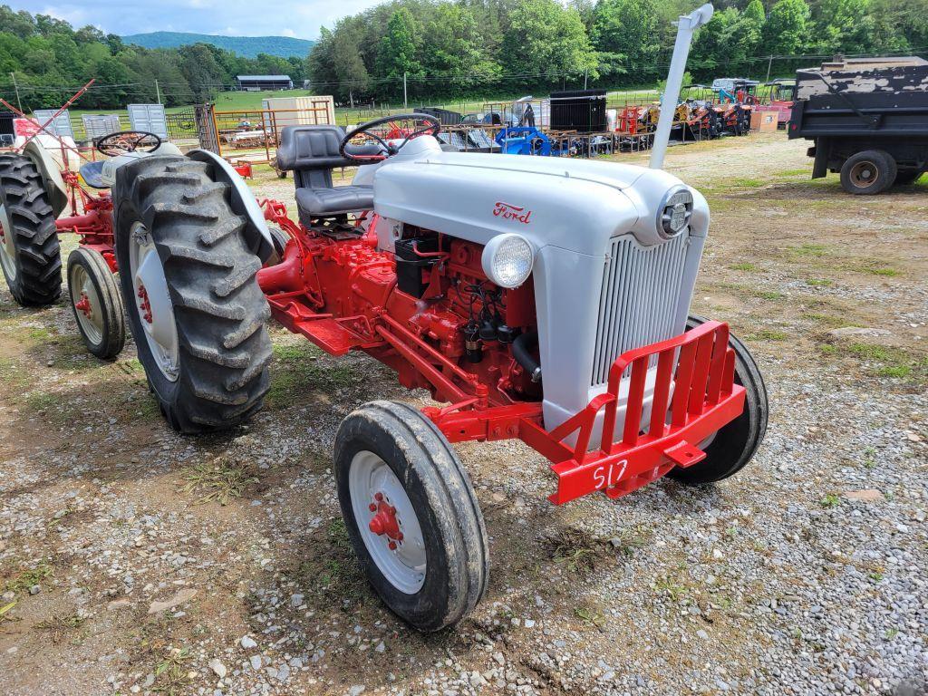 FORD 860 TRACTOR, HAS BEEN RE-DONE, HAS NEW HOUR METER, RUNS/DRIVES