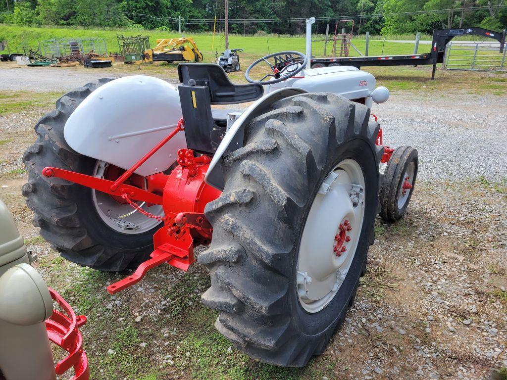 FORD 860 TRACTOR, HAS BEEN RE-DONE, HAS NEW HOUR METER, RUNS/DRIVES