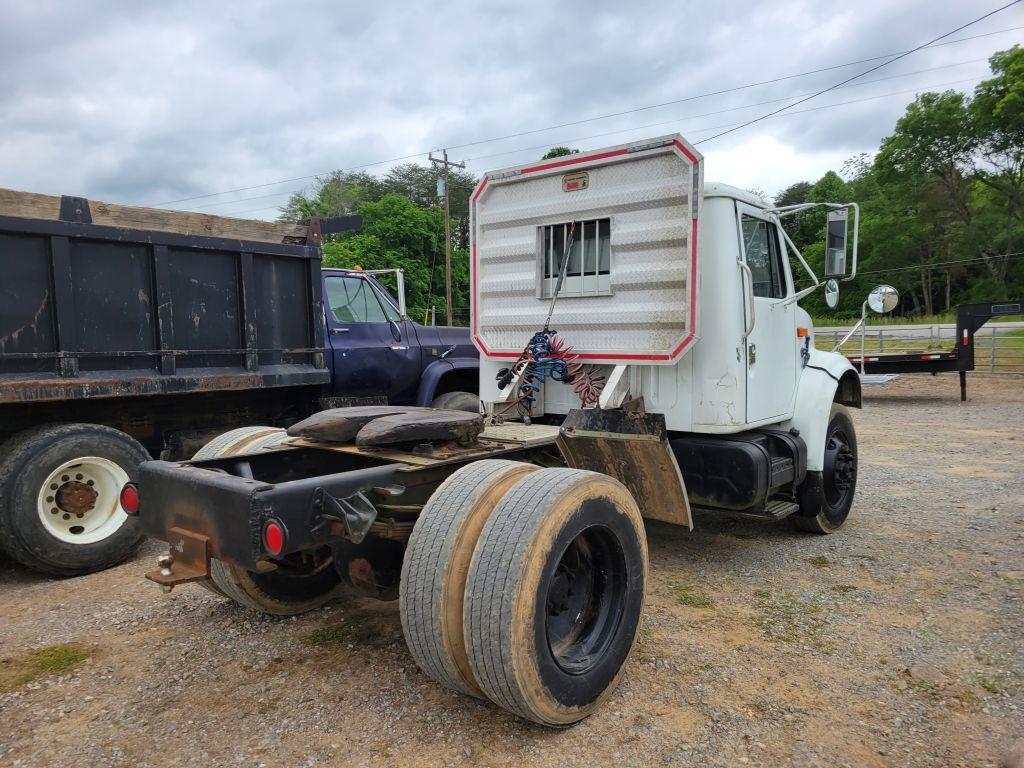 1991 INTERNATIONAL SINGLE AXLE 4900 ROAD TRACTOR, MILES SHOWING: 272,000, S