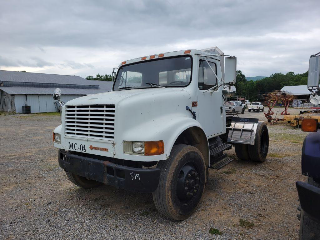 1991 INTERNATIONAL SINGLE AXLE 4900 ROAD TRACTOR, MILES SHOWING: 272,000, S