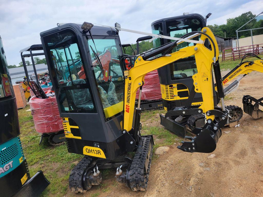 UNUSED 2024 QH13R MINI EXCAVATOR WITH DRIVER'S CAB, BUCKET, RIPPER, 2'8" ST