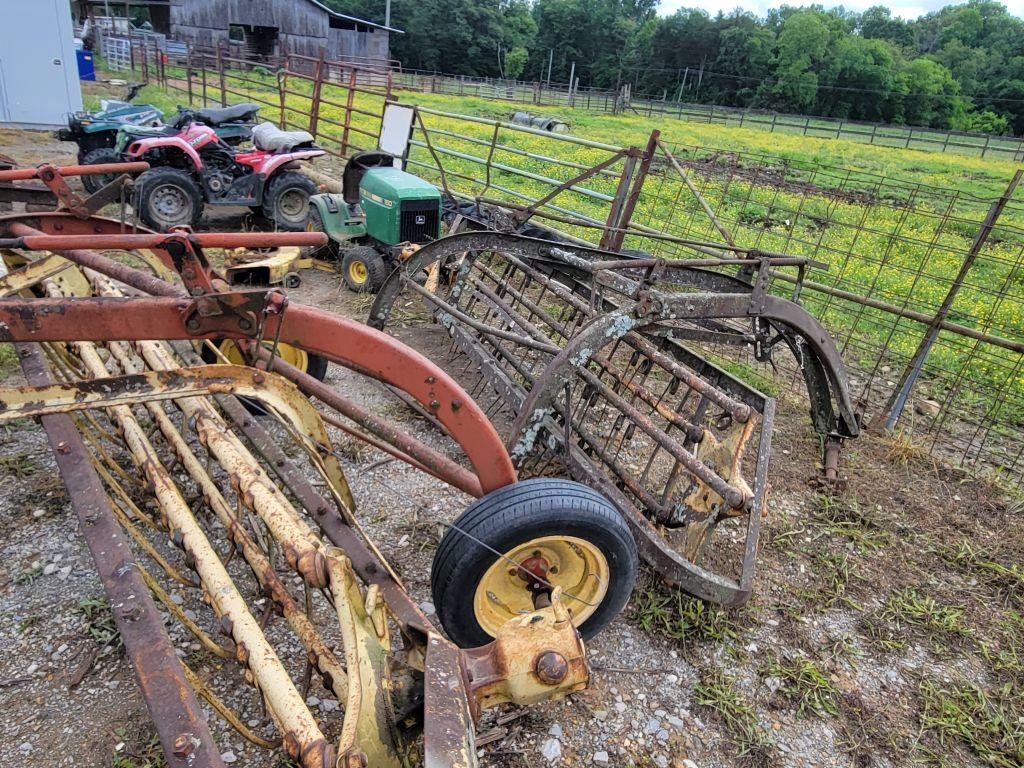 NEW HOLLAND 256 RAKE AND A NEW HOLLAND 256 ROLLABAR RAKE WITH NO WHEELS