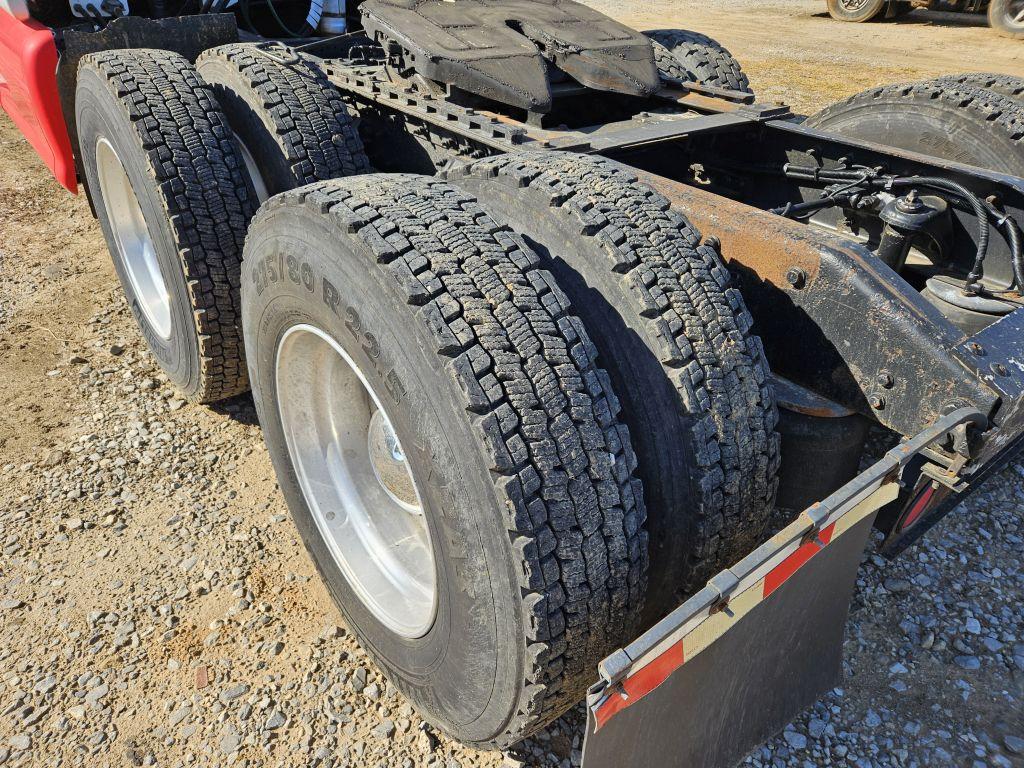 2010 PETERBILT 387 SEMI SLEEPER TRUCK, DUAL AXLES, CUMMINS MOTOR, AIR RIDE,