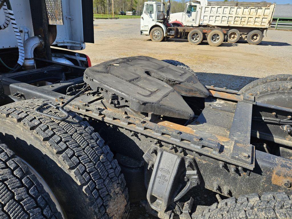 2010 PETERBILT 387 SEMI SLEEPER TRUCK, DUAL AXLES, CUMMINS MOTOR, AIR RIDE,