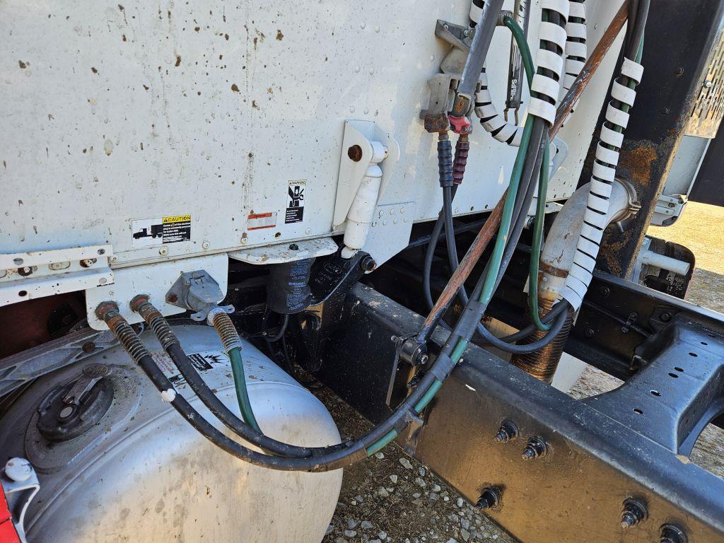 2010 PETERBILT 387 SEMI SLEEPER TRUCK, DUAL AXLES, CUMMINS MOTOR, AIR RIDE,
