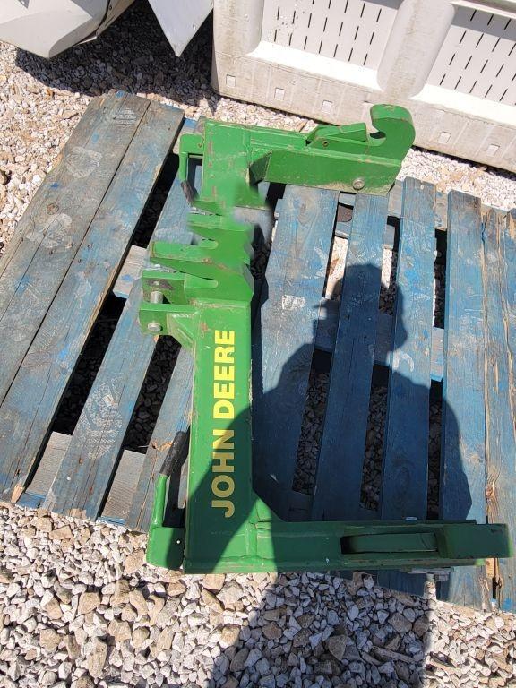 JOHN DEERE QUICK HITCH
