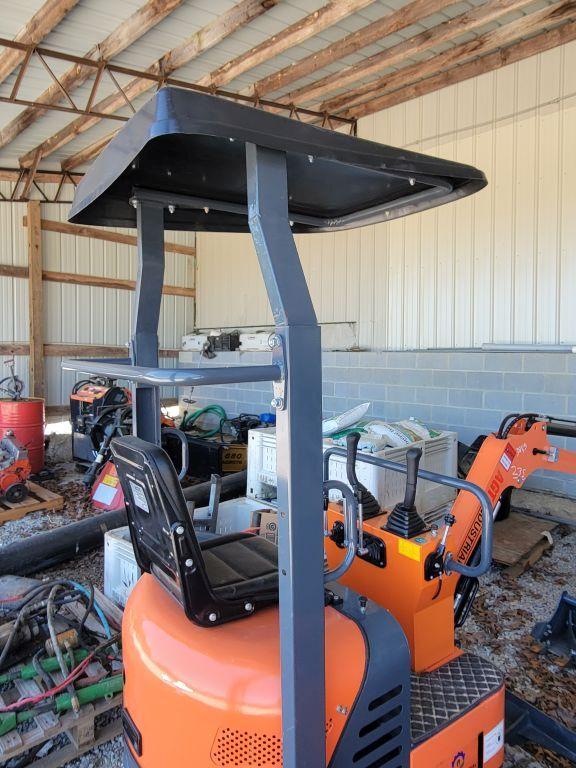 AGT INDUSTRIAL L12 MINI EXCAVATOR, MANUAL THUMB, RUNS/DRIVES, HOURS SHOWING: 853