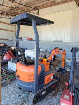 AGT INDUSTRIAL L12 MINI EXCAVATOR, MANUAL THUMB, RUNS/DRIVES, HOURS SHOWING: 853