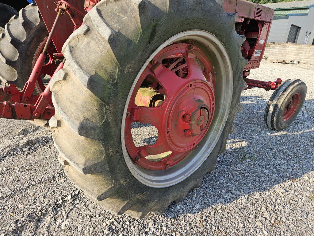 INTERNATIONAL 656 TRACTOR, 2WD, RUNS/DRIVES