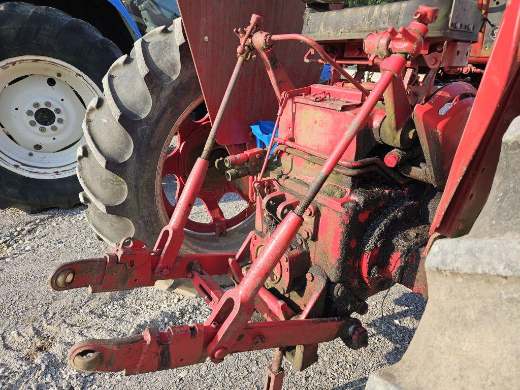 INTERNATIONAL 656 TRACTOR, 2WD, RUNS/DRIVES